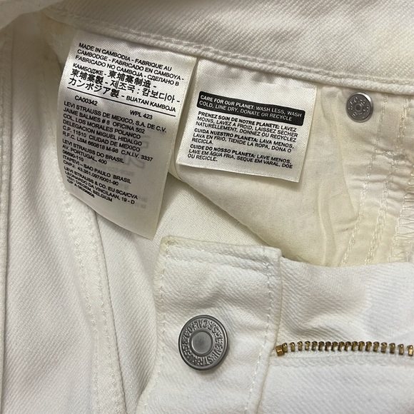 Levi’s - Picture 6 of 8
